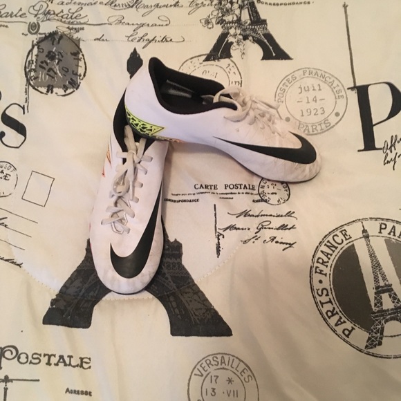 Nike Other - Nike soccer cleats size 3